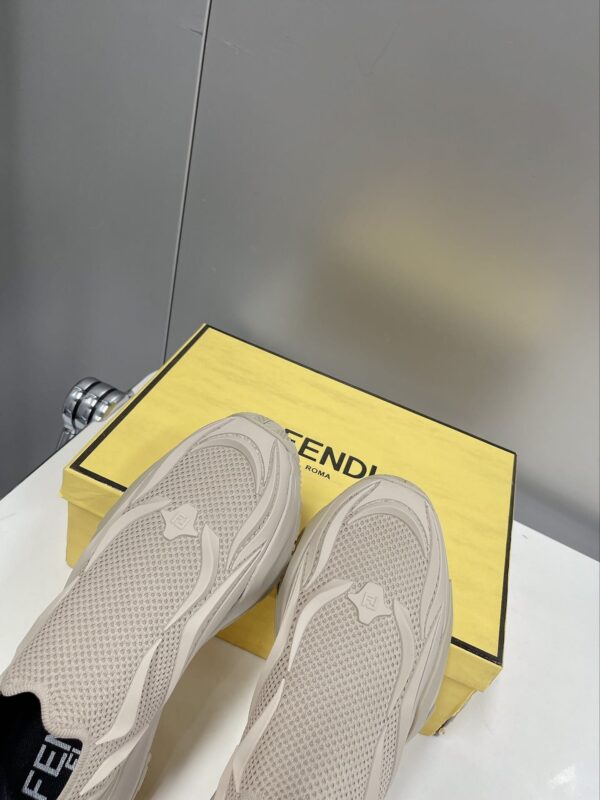 Fendi Low Trainers Sneakers Beige For Women 