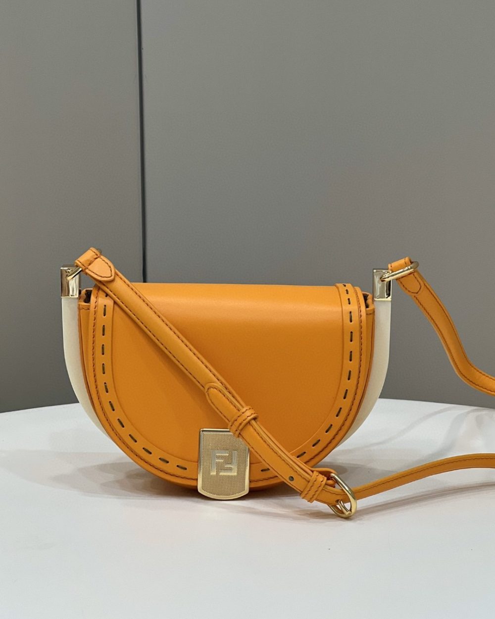1:1 Replica Fendi Moonlight Saddle Orange Bag For Woman 19cm/7.5in