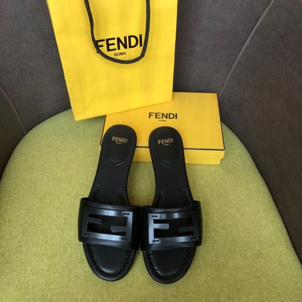 Fendi Signature Black For Women FF 8R8136AE7TF0ABB