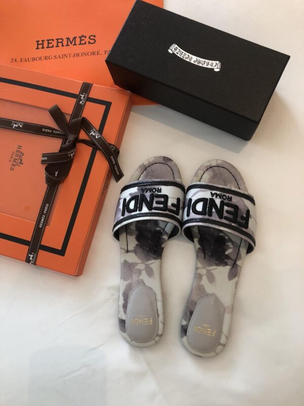 Fendi Signature Canvas Grey For Women FF