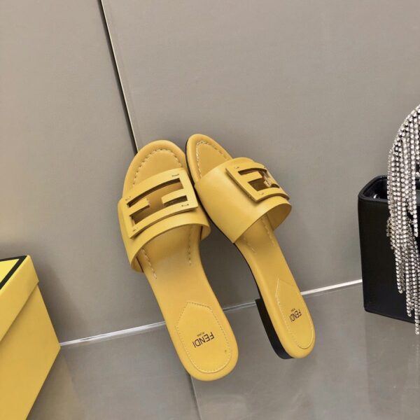 Fendi Signature Yellow For Women FF 8R8136AE7TF0VVA