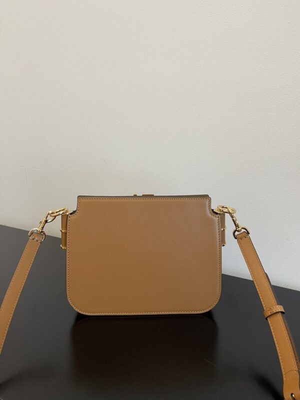 1:1 Replica Fendi Touch Brown Bag For Woman 19cm/7.5in