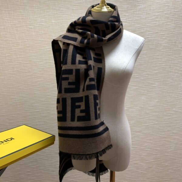 Fendi Wool and Silk Brown and Black 180cm/71in