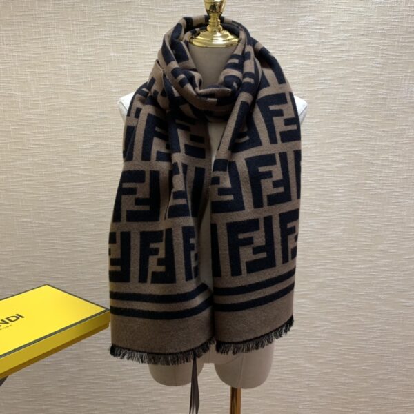 Fendi Wool and Silk Brown and Black 180cm/71in