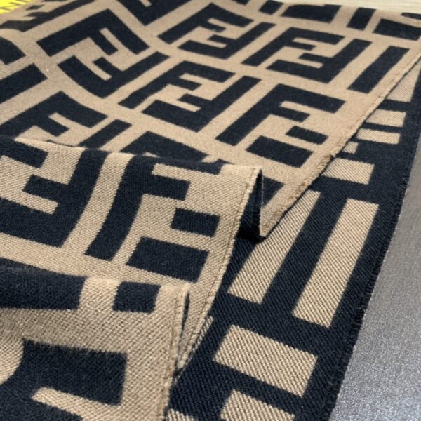 Fendi Wool and Silk Brown and Black 180cm/71in