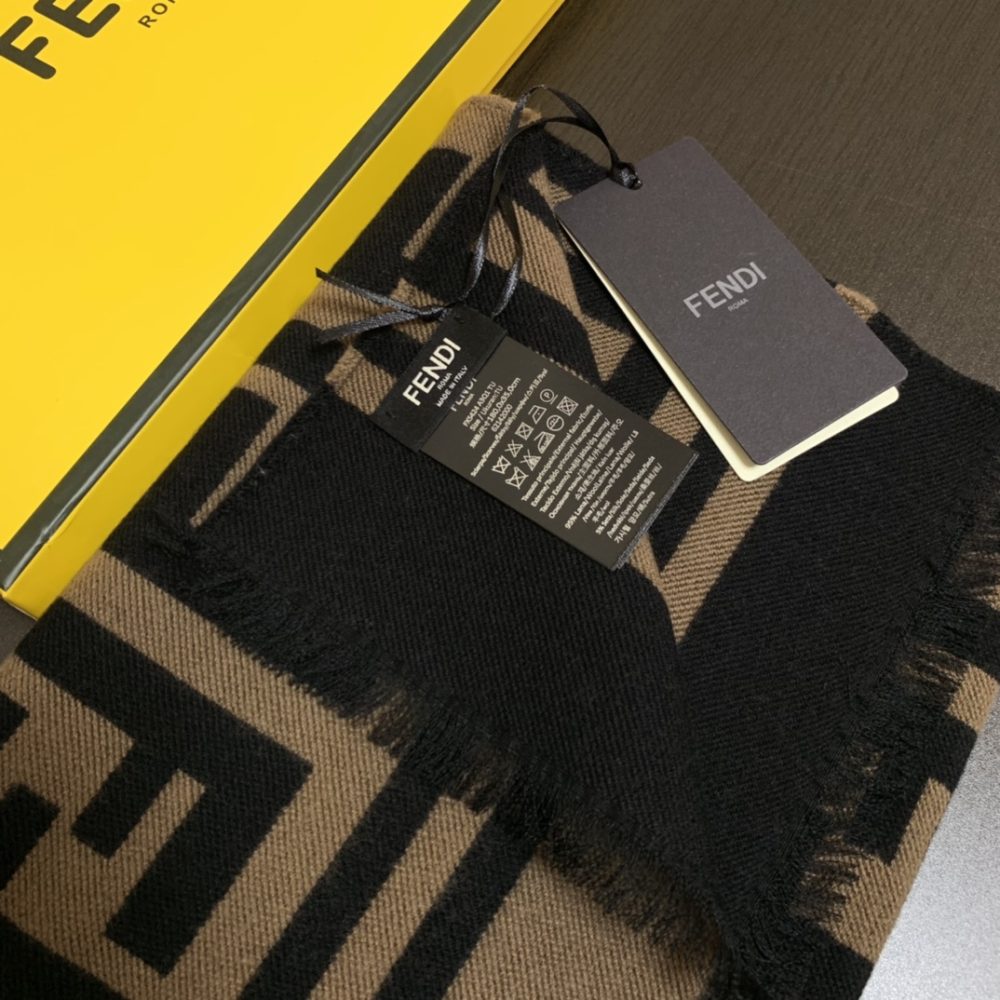 Fendi Wool and Silk Brown and Black 180cm/71in - Image 6