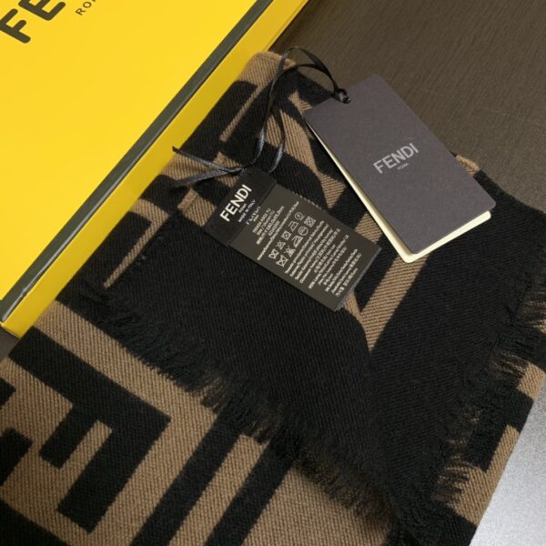 Fendi Wool and Silk Brown and Black 180cm/71in