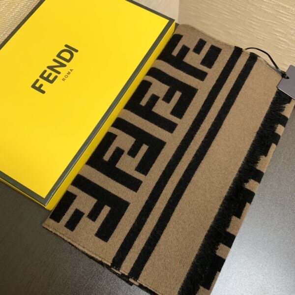 Fendi Wool and Silk Brown and Black 180cm/71in
