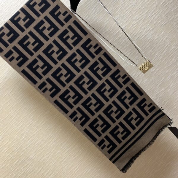 Fendi Wool and Silk Brown and Black 180cm/71in