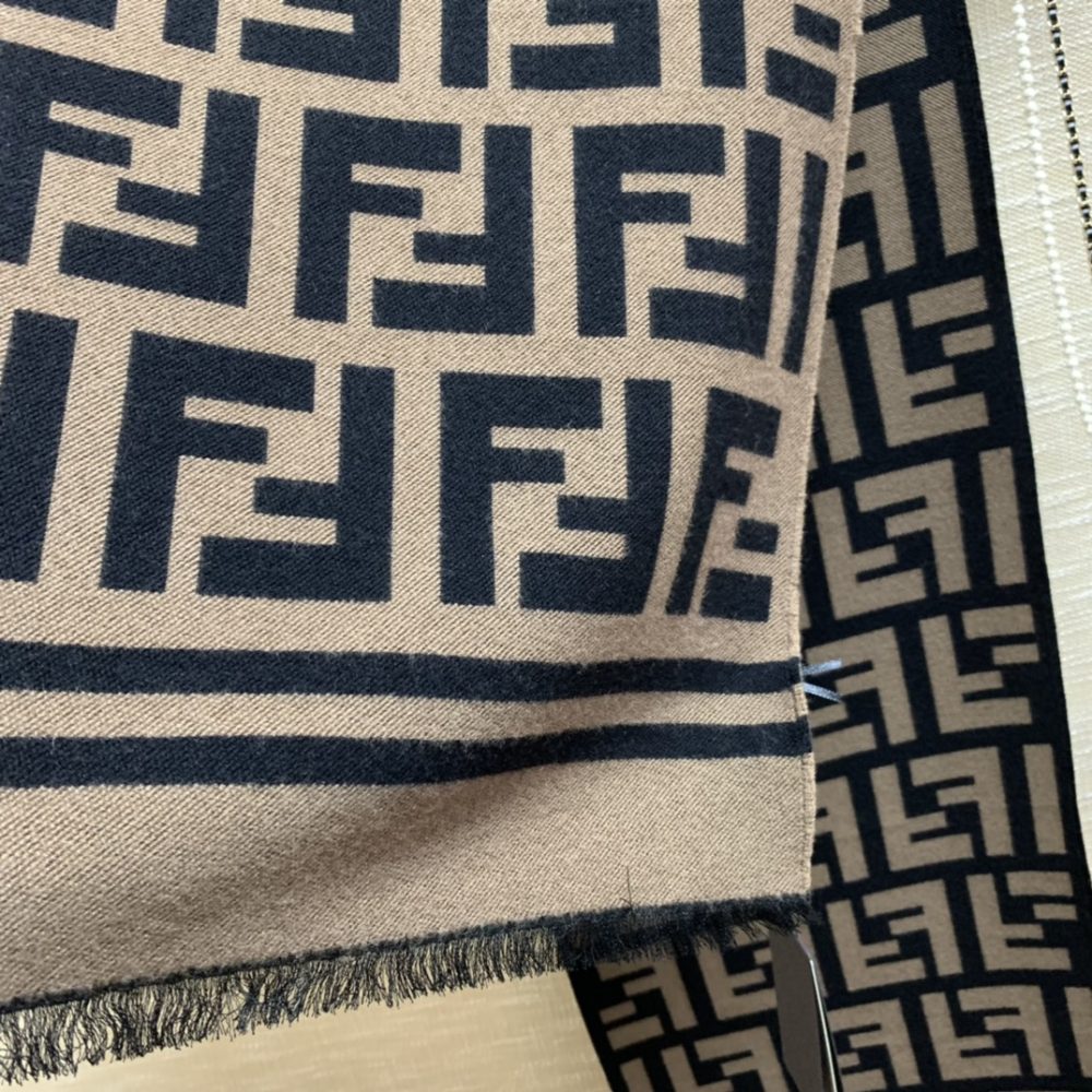 Fendi Wool and Silk Brown and Black 180cm/71in - Image 7