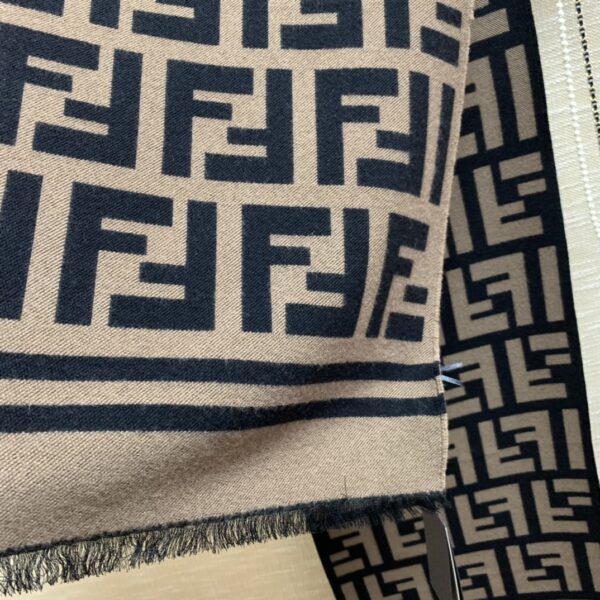 Fendi Wool and Silk Brown and Black 180cm/71in