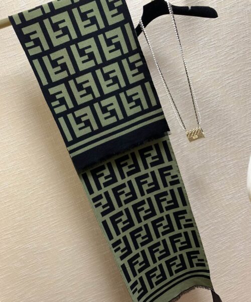Fendi Wool and Silk Green and Black 180cm/71in