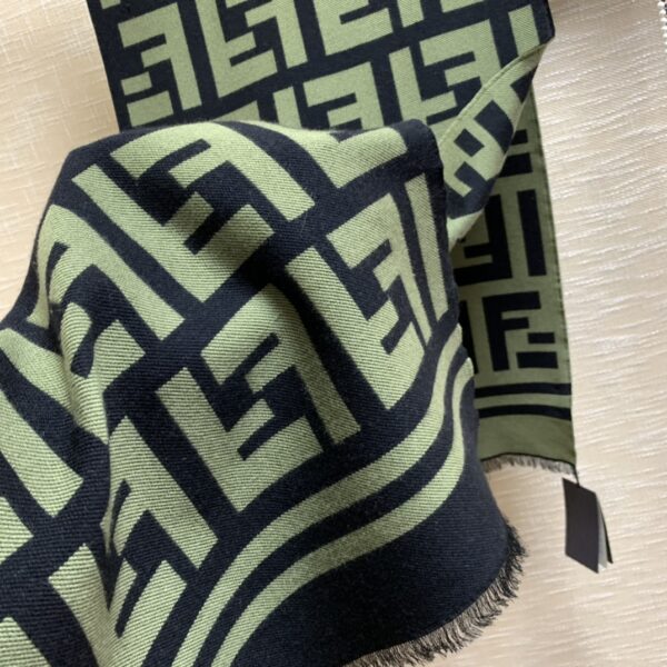 Fendi Wool And Silk Green and Black Scarf 180cm/71in