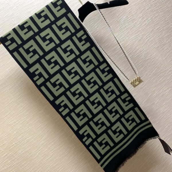 Fendi Wool And Silk Green and Black Scarf 180cm/71in
