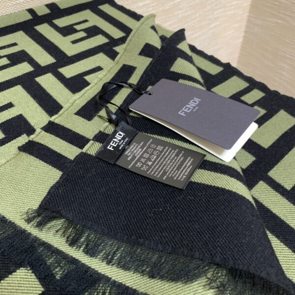 Fendi Wool And Silk Green and Black Scarf 180cm/71in