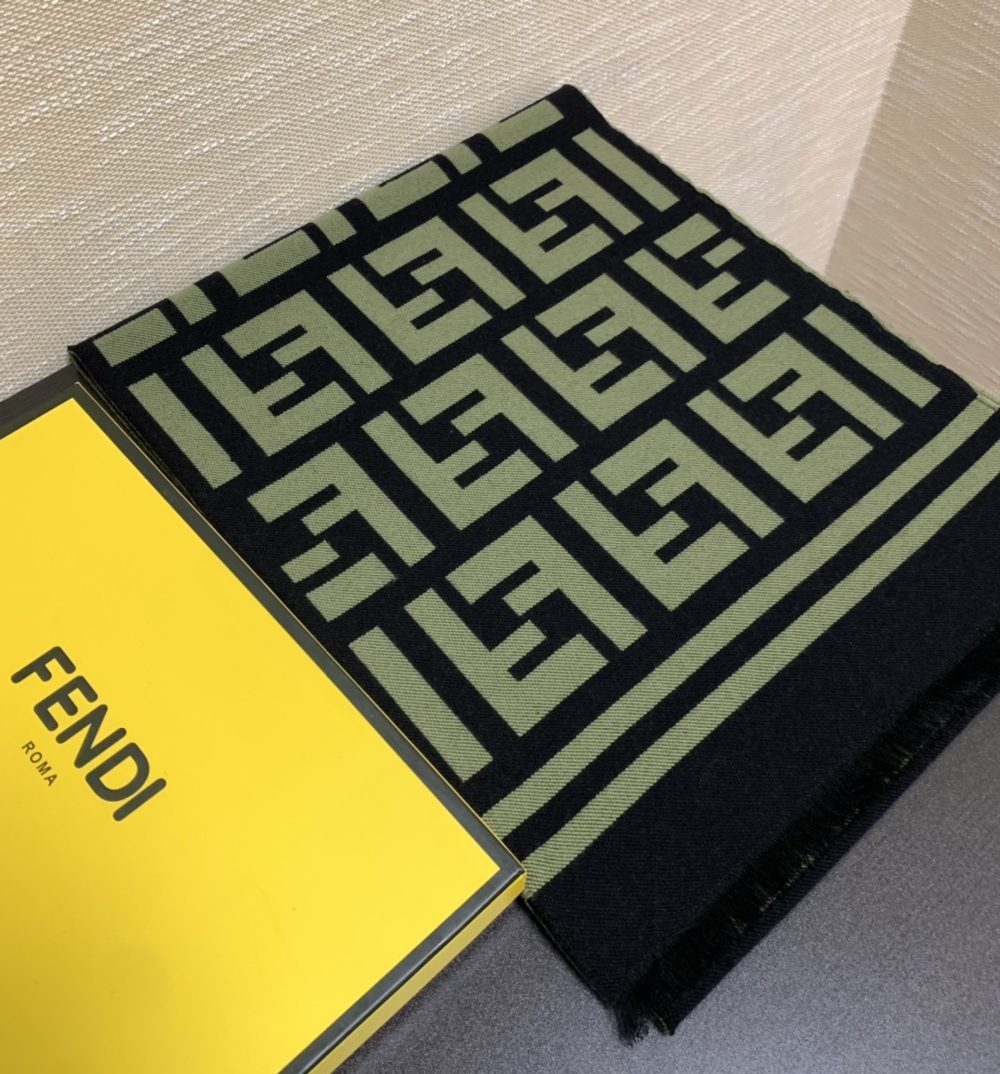 Fendi Wool And Silk Green and Black Scarf 180cm/71in 