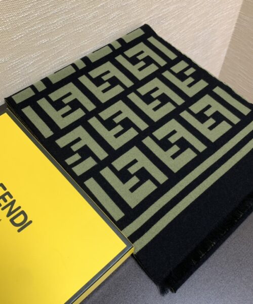 Fendi Wool And Silk Green and Black Scarf 180cm/71in