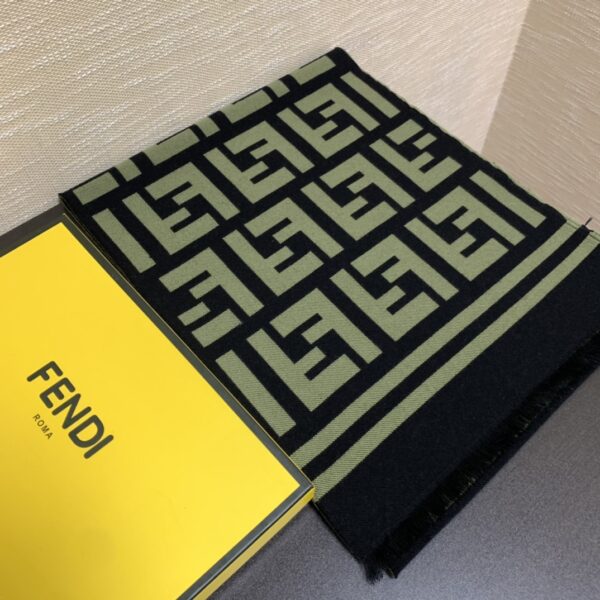 Fendi Wool And Silk Green and Black Scarf 180cm/71in