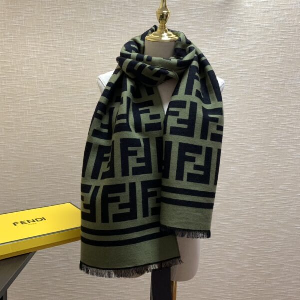 Fendi Wool And Silk Green and Black Scarf 180cm/71in