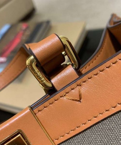 FN023 - Fendi Women’s Fashion Bag