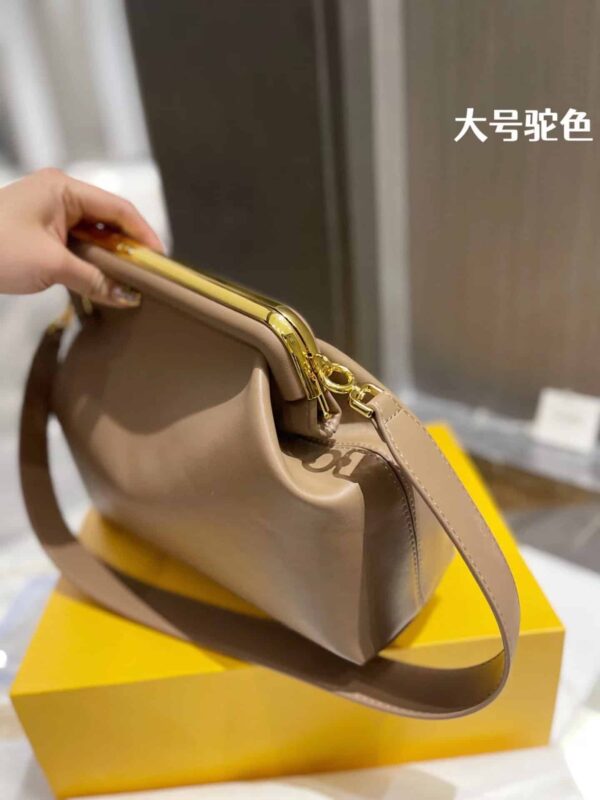 FN043 - Fendi Women's Fashion Bag