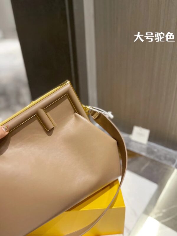 FN043 - Fendi Women's Fashion Bag