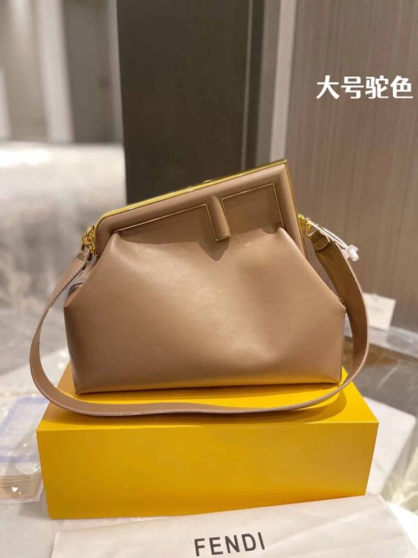FN043 - Fendi Women's Fashion Bag