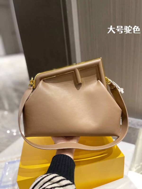 FN043 - Fendi Women's Fashion Bag