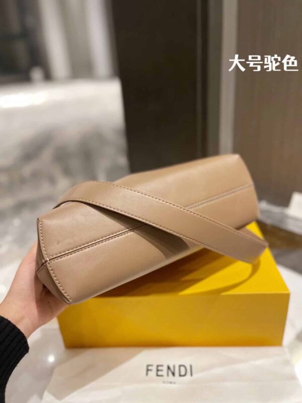 FN043 - Fendi Women's Fashion Bag