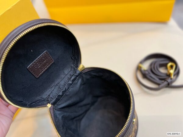 FN44 - Fendi Women's Fashion Bag