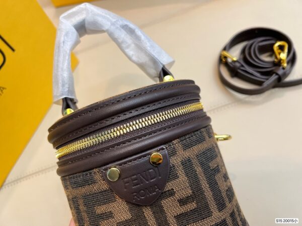 FN44 - Fendi Women's Fashion Bag