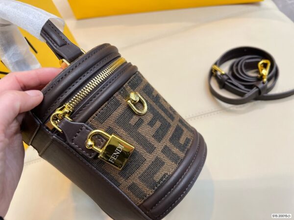 FN44 - Fendi Women's Fashion Bag