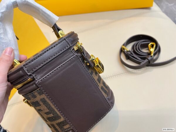 FN44 - Fendi Women's Fashion Bag