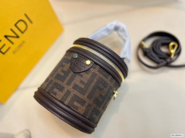 FN44 - Fendi Women's Fashion Bag
