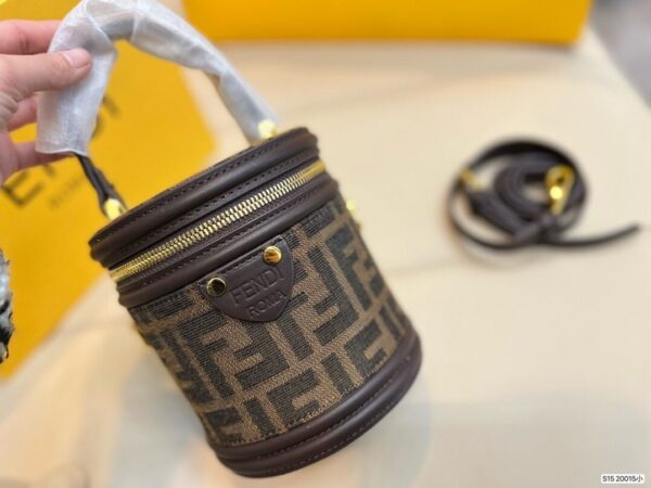 FN44 - Fendi Women's Fashion Bag