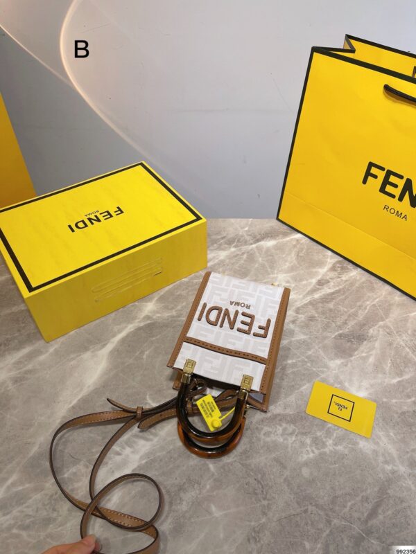FN45 - Fendi Women's Fashion Bag