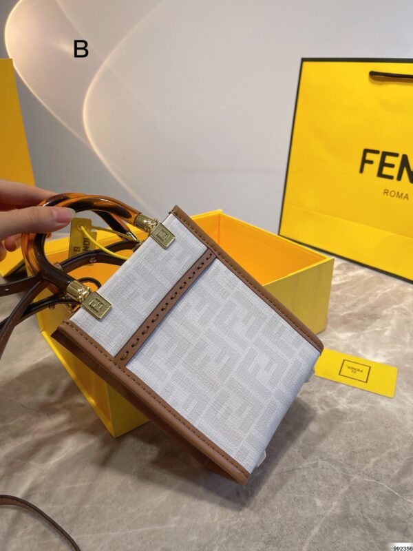FN45 - Fendi Women's Fashion Bag