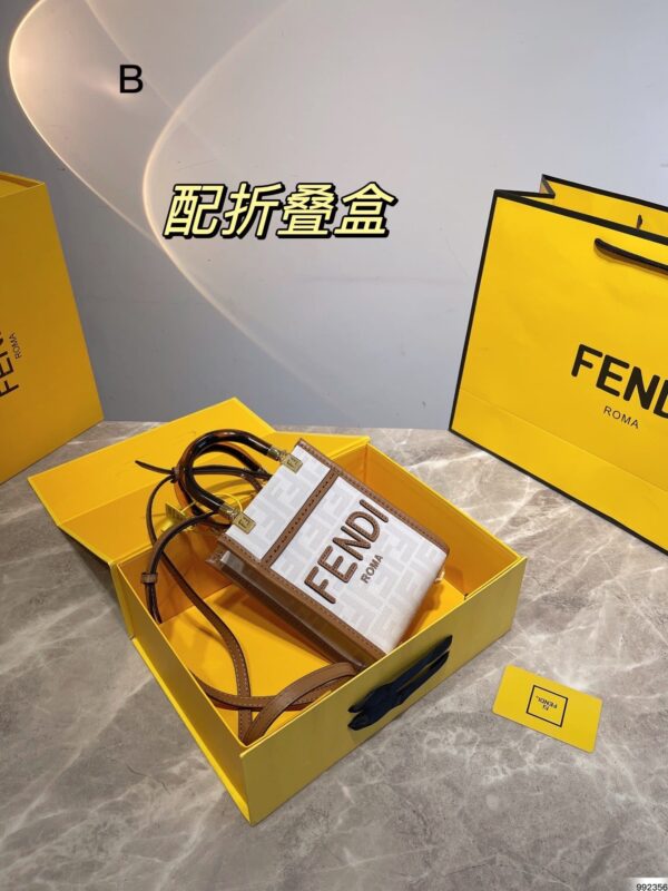 FN45 - Fendi Women's Fashion Bag