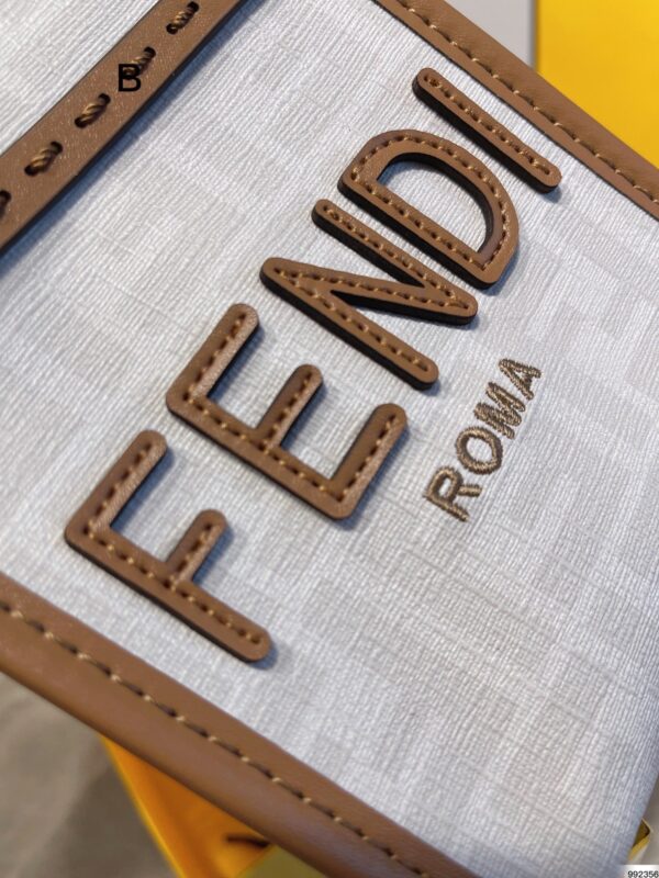 FN45 - Fendi Women's Fashion Bag