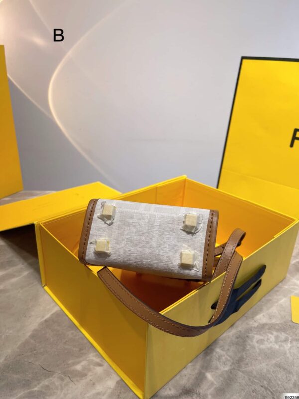 FN45 - Fendi Women's Fashion Bag
