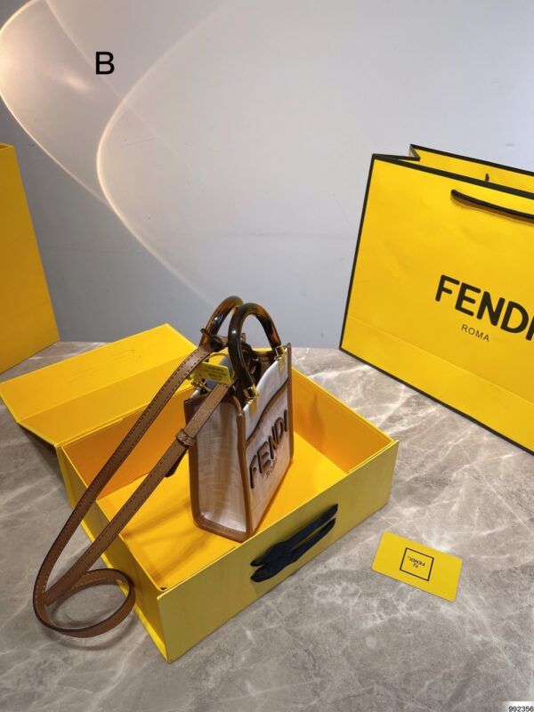 FN45 - Fendi Women's Fashion Bag