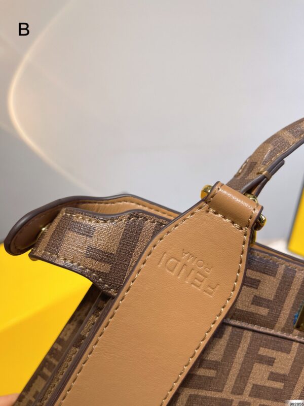 FN46 - Fendi Women's Fashion Bag