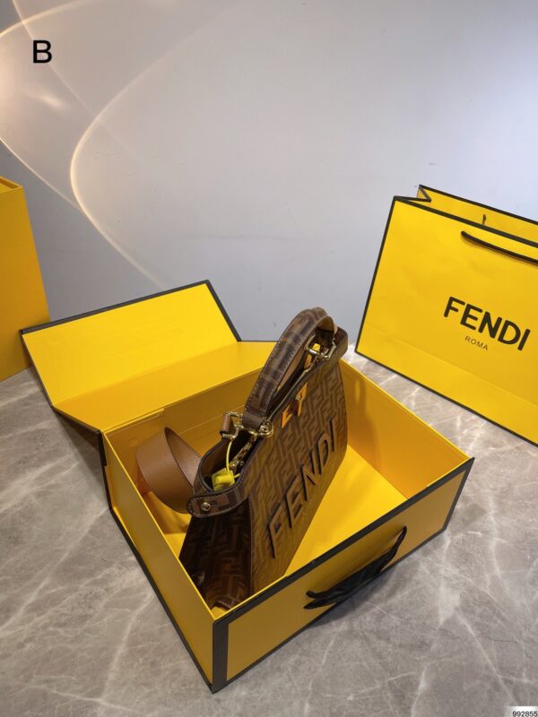 FN46 - Fendi Women's Fashion Bag