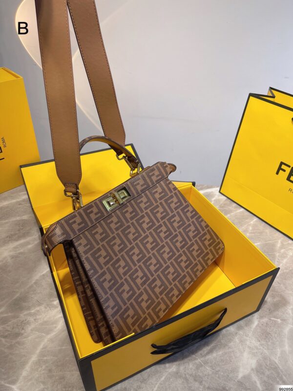 FN46 - Fendi Women's Fashion Bag