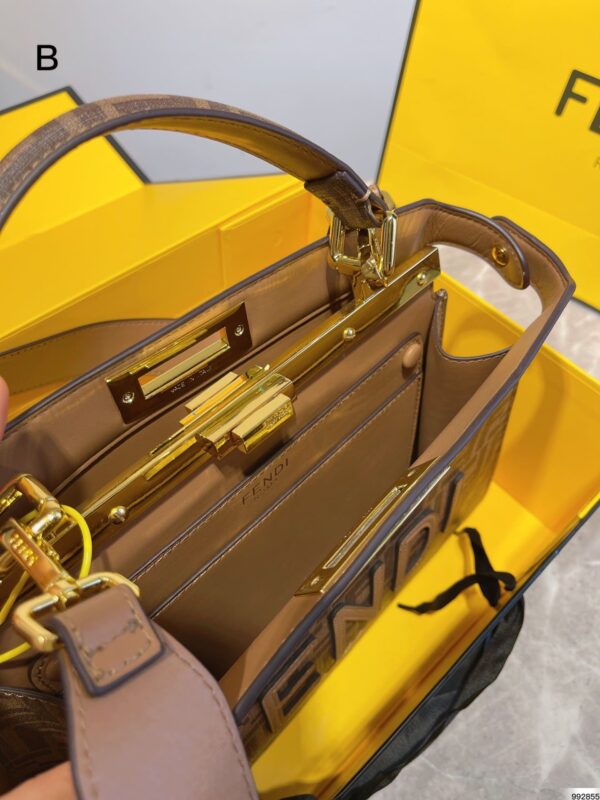 FN46 - Fendi Women's Fashion Bag