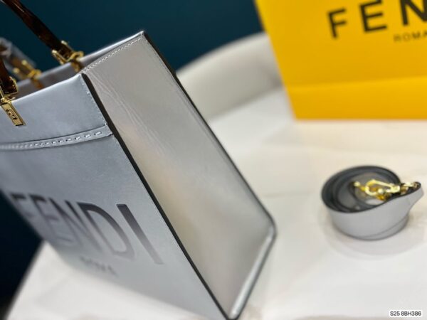 FN47 - Fendi Women's Fashion Bag