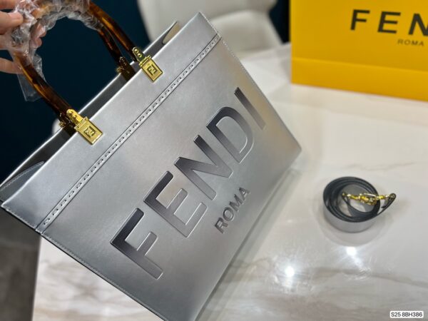 FN47 - Fendi Women's Fashion Bag