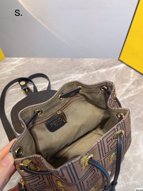 FN48 - Fendi Women's Fashion Bag