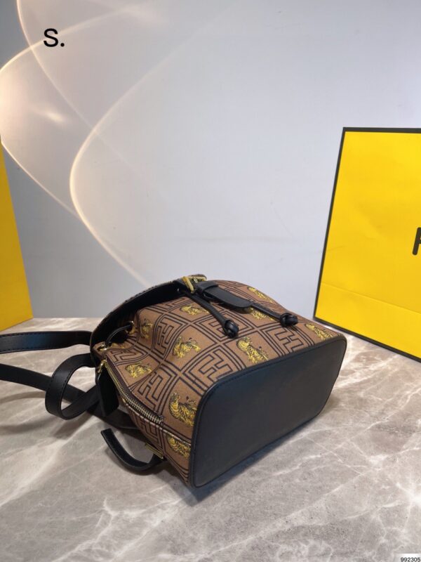 FN48 - Fendi Women's Fashion Bag