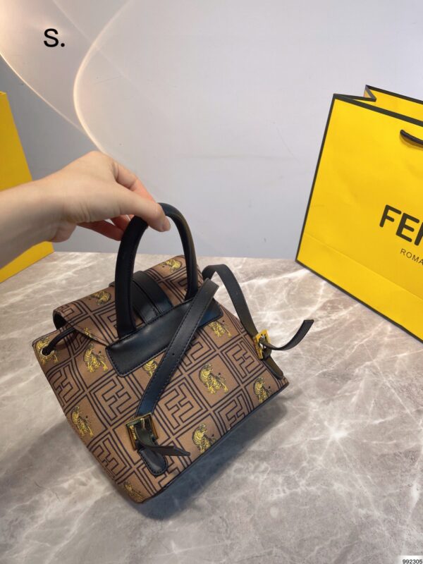 FN48 - Fendi Women's Fashion Bag